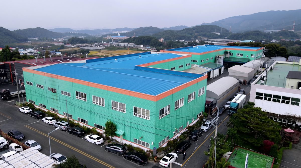 충북 음성군 감곡면의 송아퍼니처 공장 전경 (항공 사진)